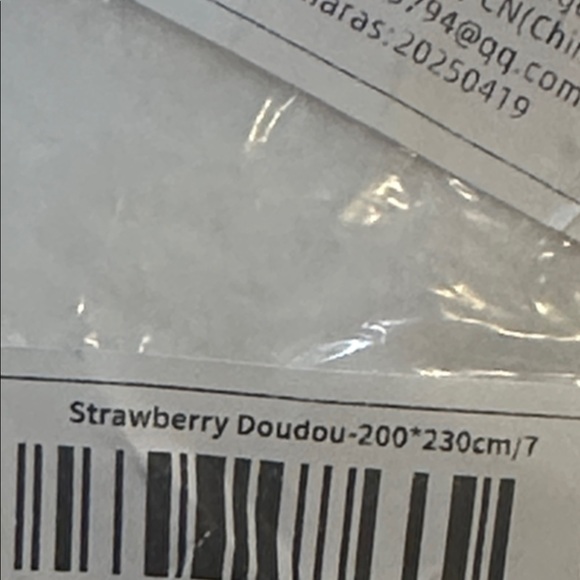 Strawberry & Flower Print Pink Plusy Soft Blanket Full / Queen Lightweight New - Picture 6 of 6